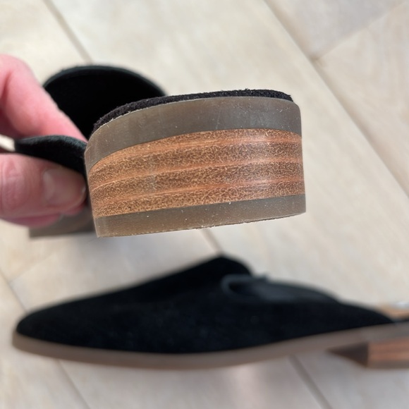 Lucky brand, black leather slip on flats - Picture 6 of 8